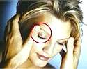 Akupressur Augenbrauen gegen Kopfschmerzen