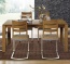 Klassisch eleganter Tisch mit faszinierenden Design-Details Klassisch eleganter Tisch mit faszinierenden Design-Details