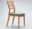 Moderner und bequemer Stuhl im klassischen Design Moderner und bequemer Stuhl im klassischen Design