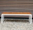 Gartenbank aus Massivholz mit Metallgestell Gelungener Materialmix aus wetterbeständigem Robinienholz und Metallgestell