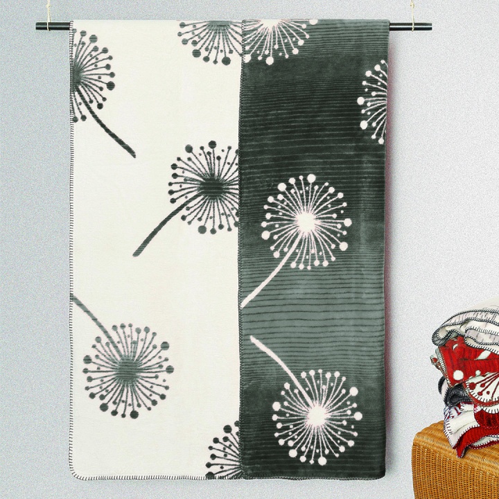 Kuscheldecke mit schönem Pusteblumen-Motiv in grau/natur Kuscheldecke mit schönem Pusteblumen-Motiv in grau/natur
