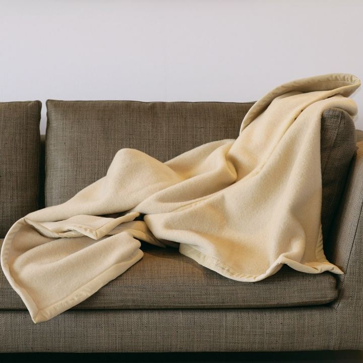 Merino-Naturhaardecke in den Farben crème, anthrazit, weiß oder kamel erhältlich Merino-Naturhaardecke in den Farben crème, anthrazit, weiß oder kamel erhältlich
