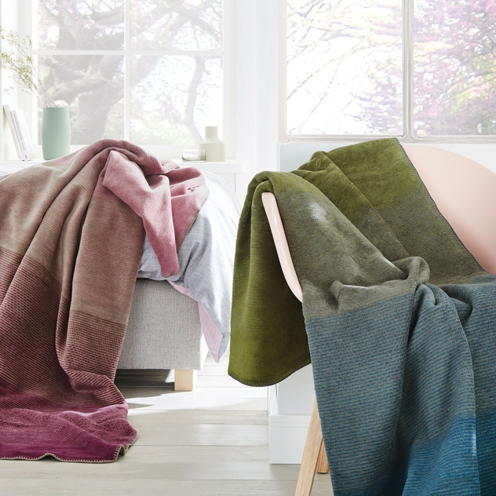 Plüschdecken in den Farben blau/grün oder rosa/beere erhältlich Plüschdecken in den Farben blau/grün oder rosa/beere erhältlich