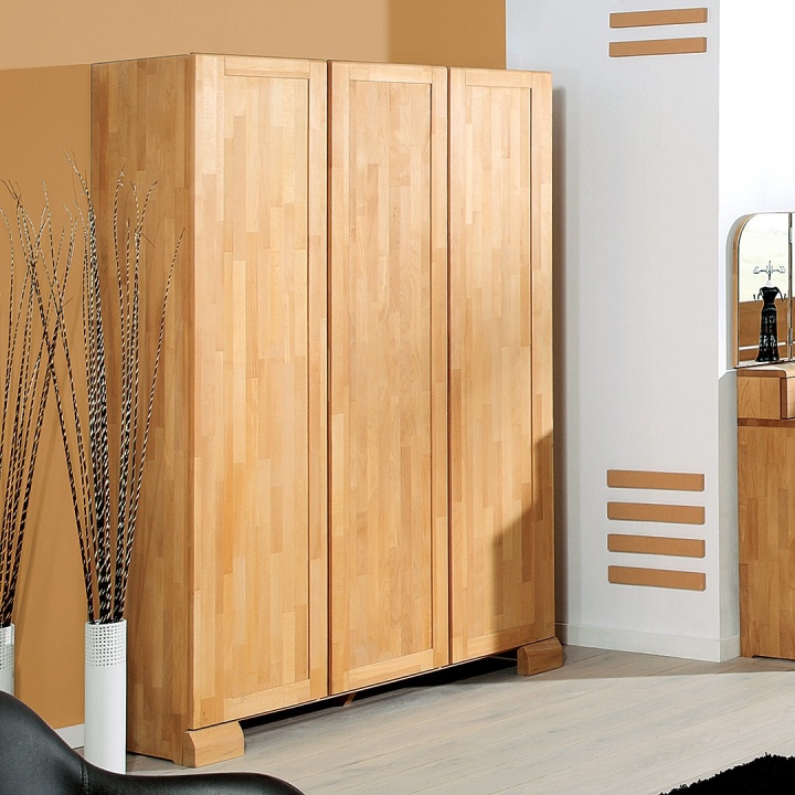 3-türiger Kleiderschrank aus geölter Buche 3-türiger Kleiderschrank aus geölter Buche