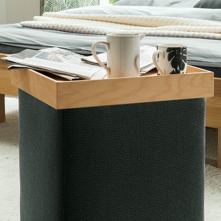 Ergänzen Sie Ihren Hocker Juan einfach um ein praktisches Tablett - hier aus Buche Ergänzen Sie Ihren Hocker Juan einfach um ein praktisches Tablett - hier aus Buche