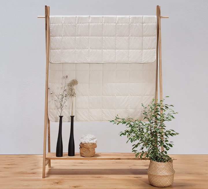 Atmungsaktive Leicht-Bettdecke mit Bio-Hanf und Bio-Baumwolle Atmungsaktive Leicht-Bettdecke mit Bio-Hanf und Bio-Baumwolle