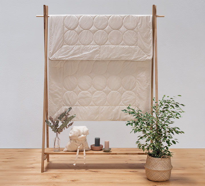 Erfrischend leichte Bettdecke mit Bio-Tussah-Seide Erfrischend leichte Bettdecke mit Bio-Tussah-Seide