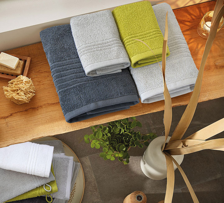 Elegant schlichte Design mit hochwertig eingearbeiteten Reliefstreifen Elegant schlichte Design mit hochwertig eingearbeiteten Reliefstreifen