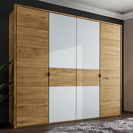 Kühl-glattes Weißglas als schöner Kontrast zum Massivholz - Bellavista Bellavista: Das kühl-glatte Weißglas ist ein schöner Kontrast zum Massivholz