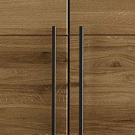 Kleiderschrank Moderna aus Massivholz mit Relinggriffen aus Metall Massivholz Kleiderschrank Moderna mit Relinggriffen aus Metall