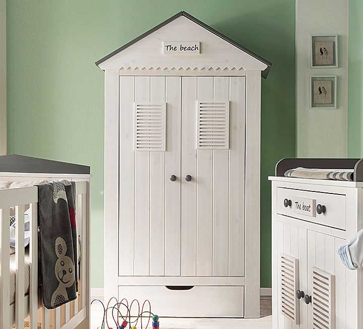 Kleiderschrank in maritimen Design aus massivem Kiefernholz Kleiderschrank in maritimen Design aus massivem Kiefernholz