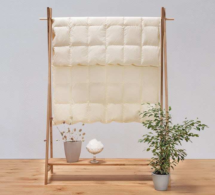 Herrlich federleichte Sommerdecke mit Daunen-Füllung Herrlich federleichte Sommerdecke mit Daunen-Füllung
