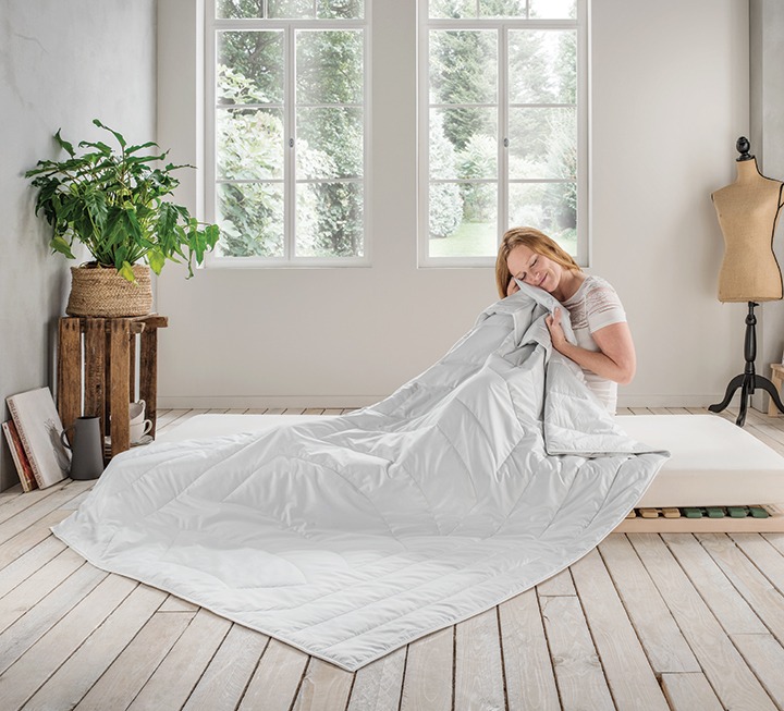 Ultraleichte Sommerdecke mit Kamelflaumhaar, der genialen Klimafaser aus der Natur Ultraleichte Sommerdecke mit Kamelflaumhaar, der genialen Klimafaser aus der Natur