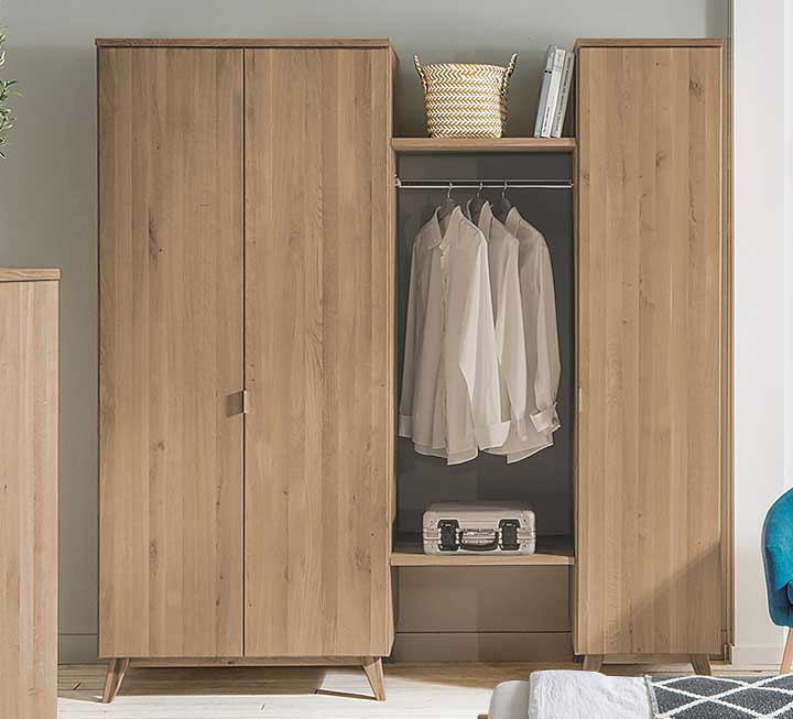 Der etwas andere Schrank, hier mit pfiffigen Verbindungselementen Der etwas andere Schrank, hier mit pfiffigen Verbindungselementen