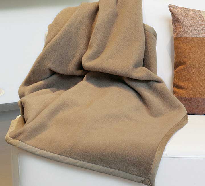 Heimdecke aus Cashmerehaar und Merino-Lammwolle Heimdecke aus Cashmerehaar und Merino-Lammwolle