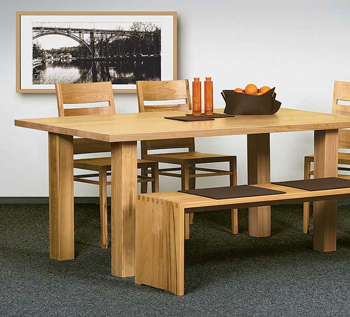 Tisch Sala 02 in Kernbuche mit passener Sitzbank Tisch Sala 02 in Kernbuche mit passener Sitzbank