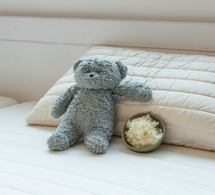 Kinderkissen Pecora mit Wollflocken-Kügelchen Kinderkissen Pecora mit Wollflocken-Kügelchen