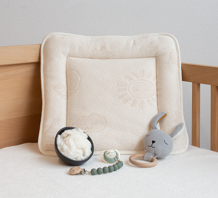 Babykissen aus Baumwolle mit süßem Hände-Motiv Babykissen aus Baumwolle mit süßem Hände-Motiv