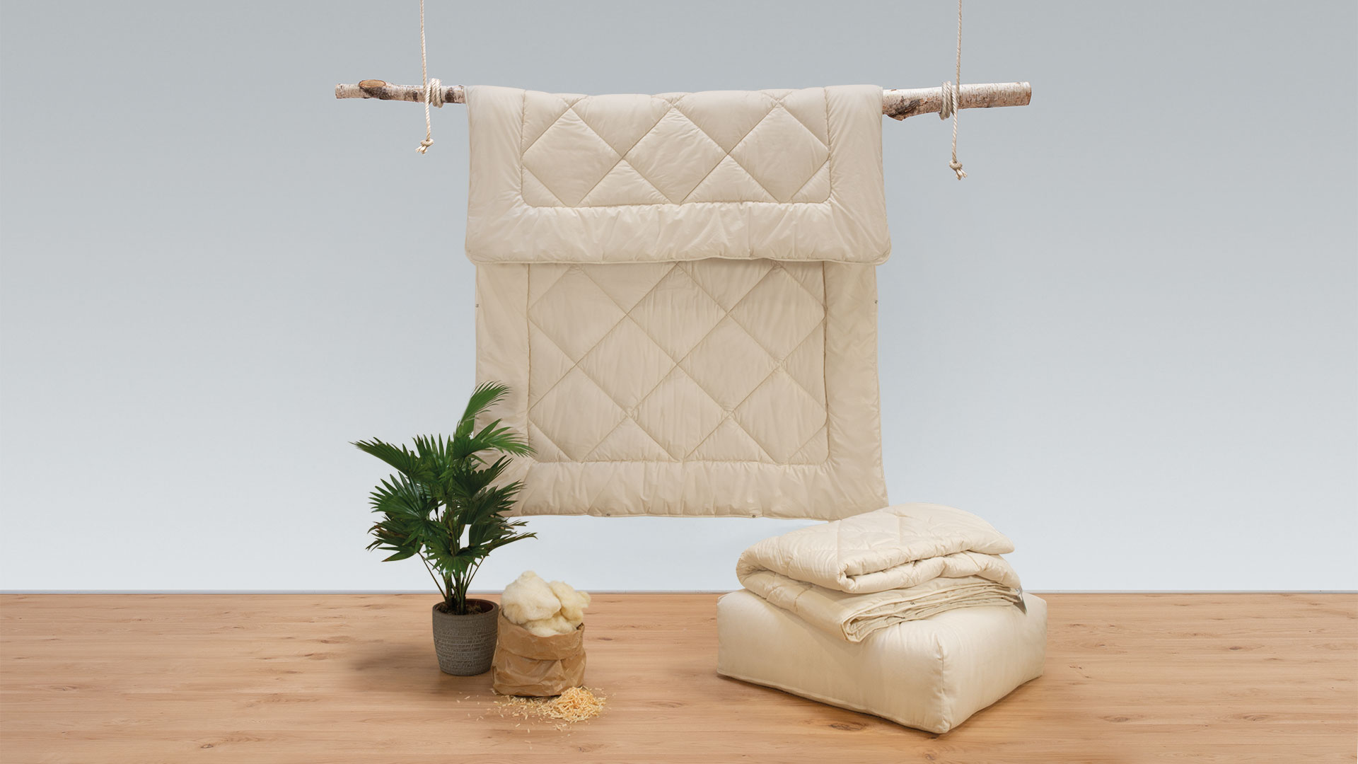 Zirbe und bauschig weiche Schafschurwolle