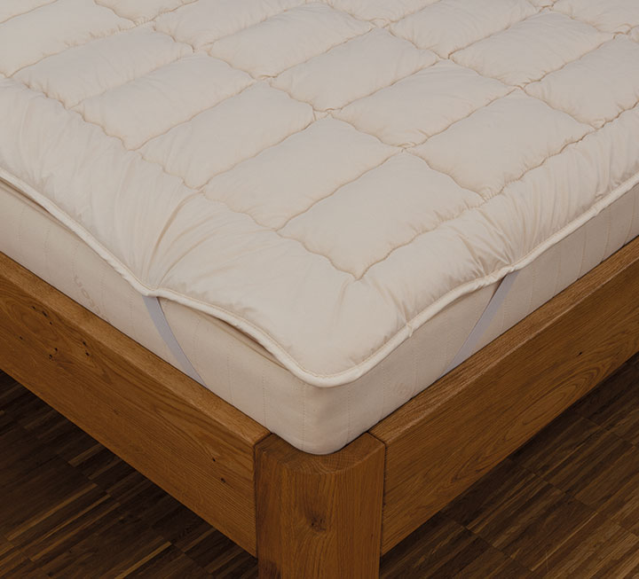 Wohltuendes Unterbett mit aromatischen Zirbenspänen Wohltuendes Unterbett mit aromatischen Zirbenspänen