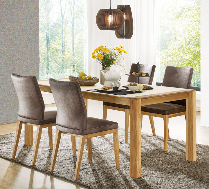 Moderner Materialmix: Massivholz mit Keramikplatte Moderner Materialmix: Massivholz mit Keramikplatte