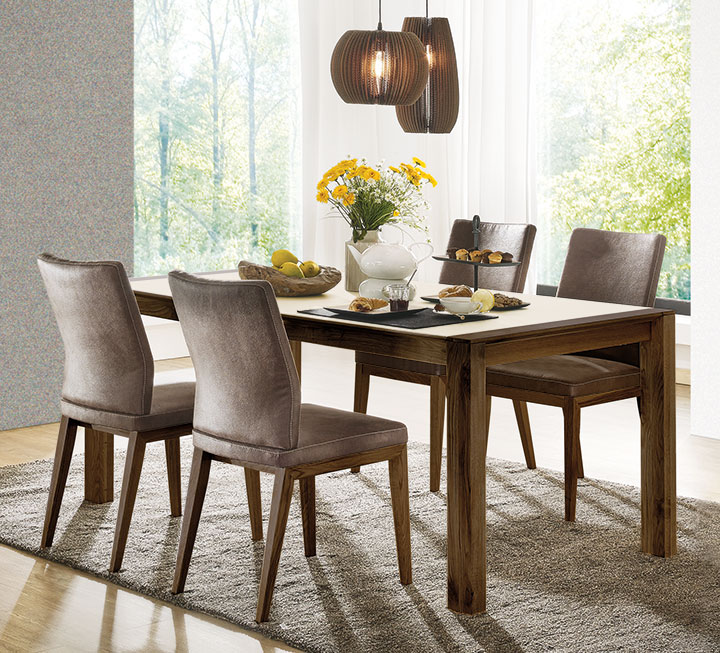 Moderner Materialmix: Massivholz mit Keramikplatte Moderner Materialmix: Massivholz mit Keramikplatte