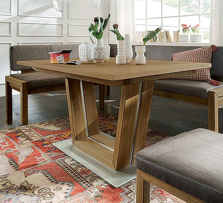 Massivholz-Tisch mit U-förmiger Kufe Massivholz-Tisch mit U-förmiger Kufe