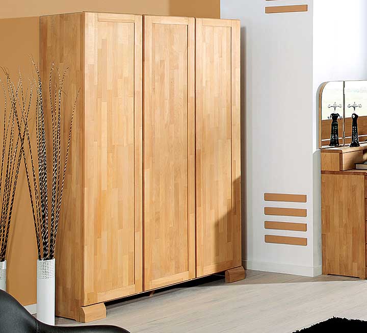 3-türiger Kleiderschrank aus geölter Buche 3-türiger Kleiderschrank aus geölter Buche