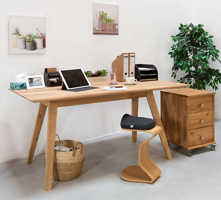 Der ideale Platz für Büro- und Bastelarbeiten - hier in Wildeiche bianco Der ideale Platz für Büro- und Bastelarbeiten - hier in Wildeiche bianco