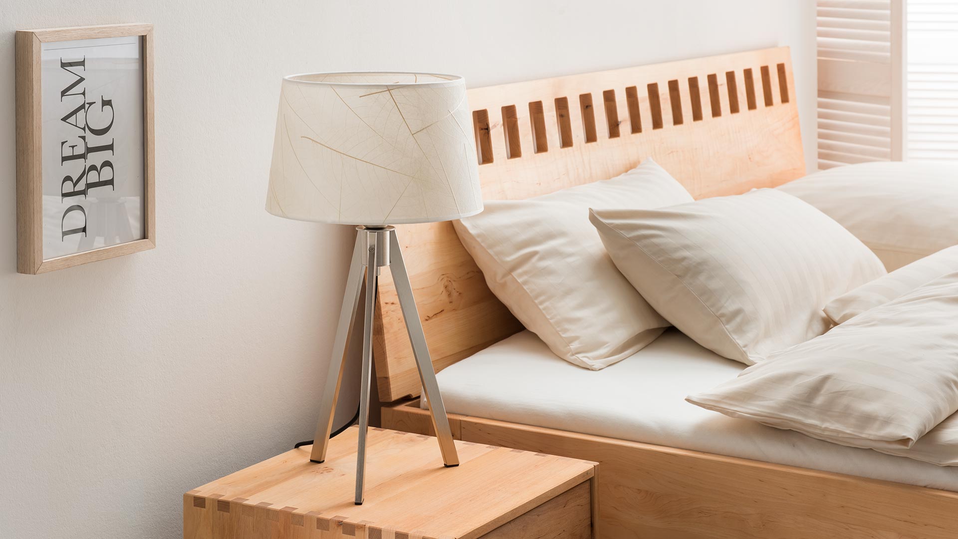 tischleuchte lucerno mit schirm aus zirbe heu oder blattern