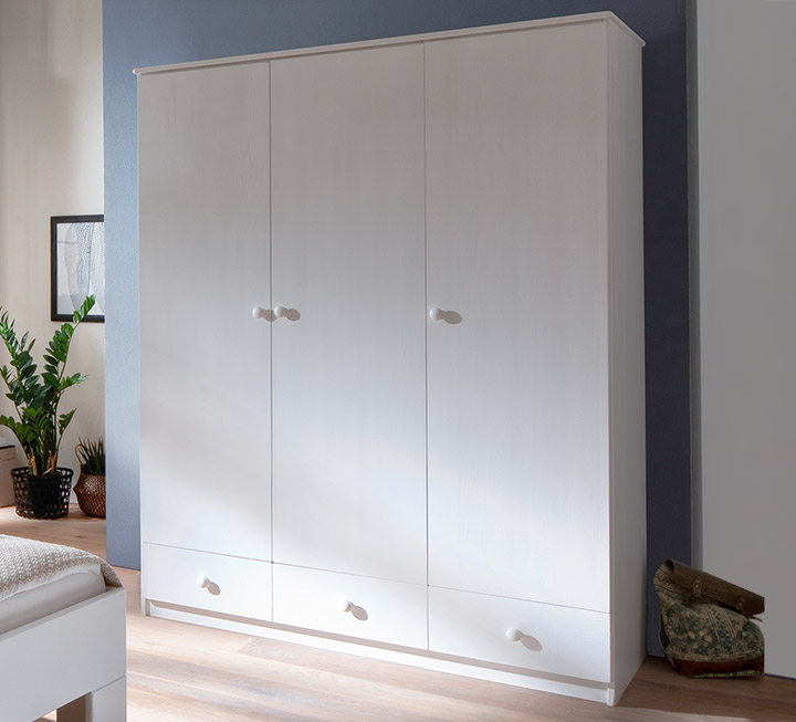 Kleiderschrank als 3-Türer - modern reduziert gestaltet Kleiderschrank als 3-Türer - modern reduziert gestaltet