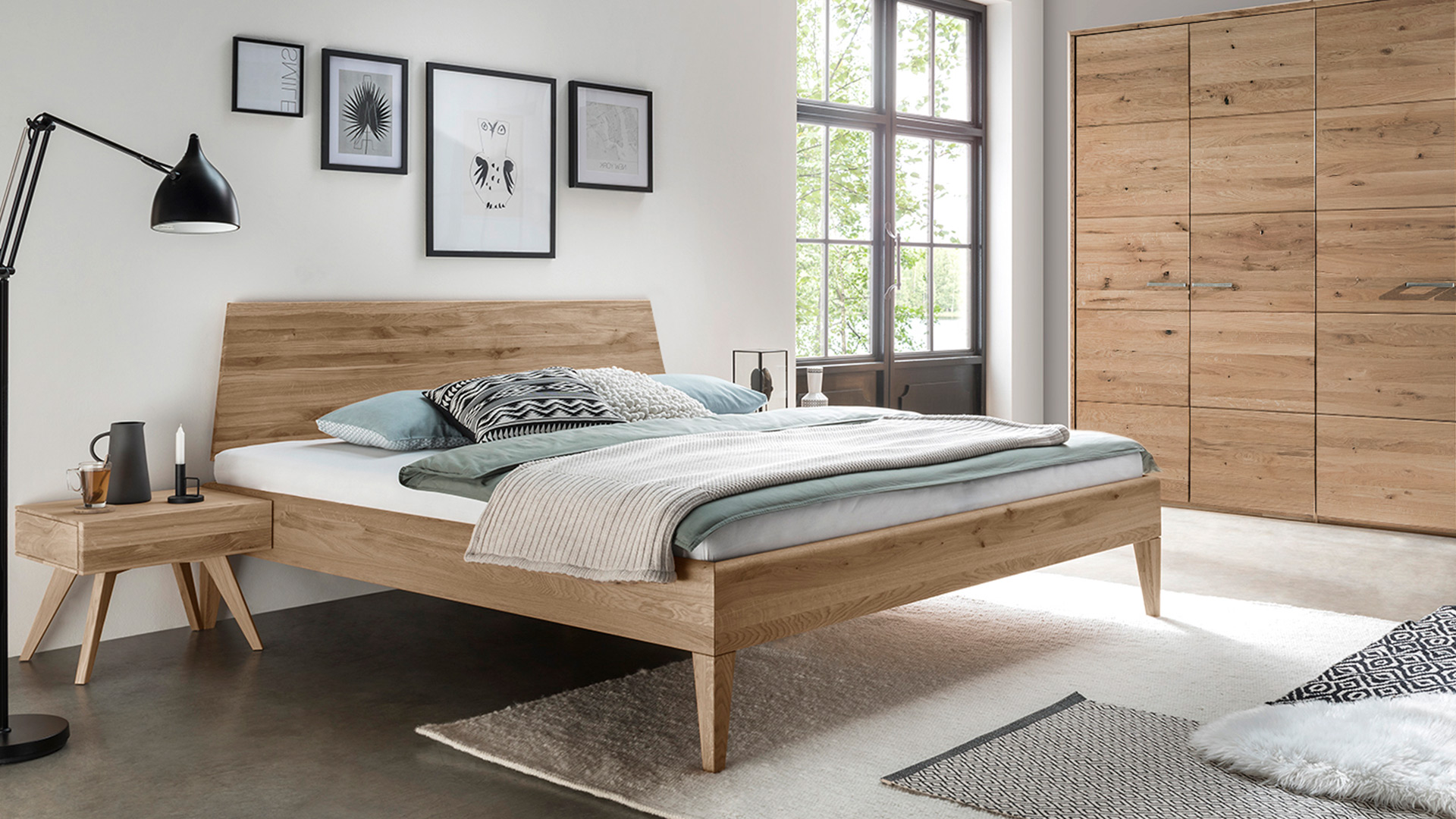 Massivholzbett "Alasco" - Modernes Bett aus massiver Wildeiche