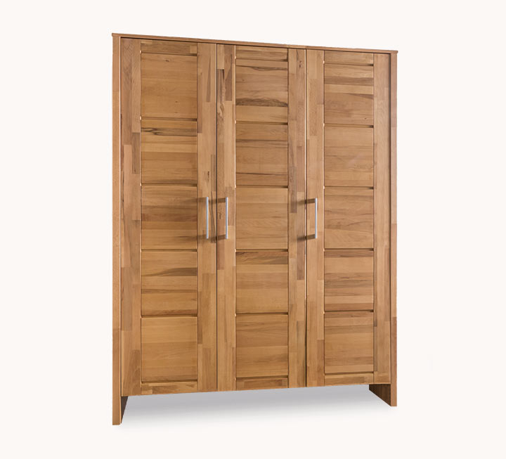 Moderner Kleiderschrank mit attraktiven Kassetten-Türen Moderner Kleiderschrank mit attraktiven Kassetten-Türen