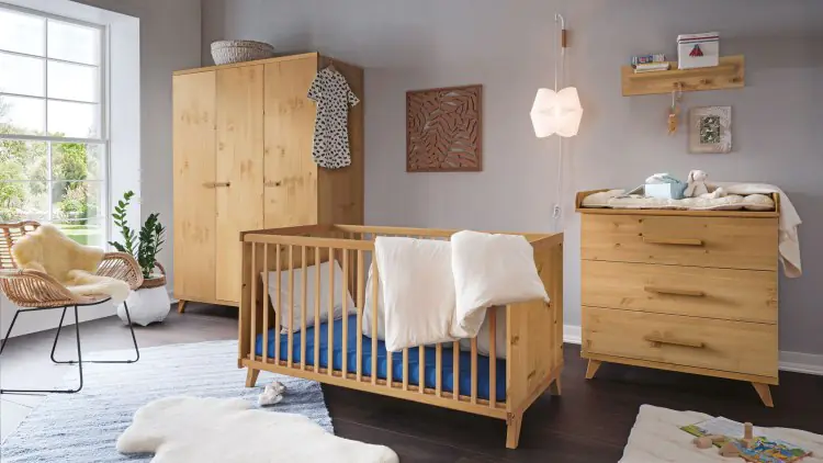Kinderbett im modernen skandinavischen Stil