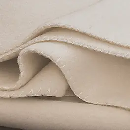 Exklusive Merino-Kuscheldecke in woll-weiß