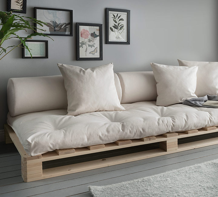 Trendiges Futon-Gestell in Palettenoptik Trendiges Futon-Gestell in Palettenoptik