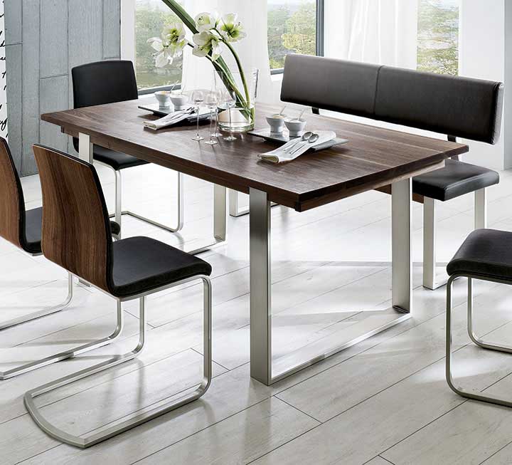 Elegantes Edelstahlgestell mit hochwertigem Vollholz Elegantes Edelstahlgestell mit hochwertigem Vollholz