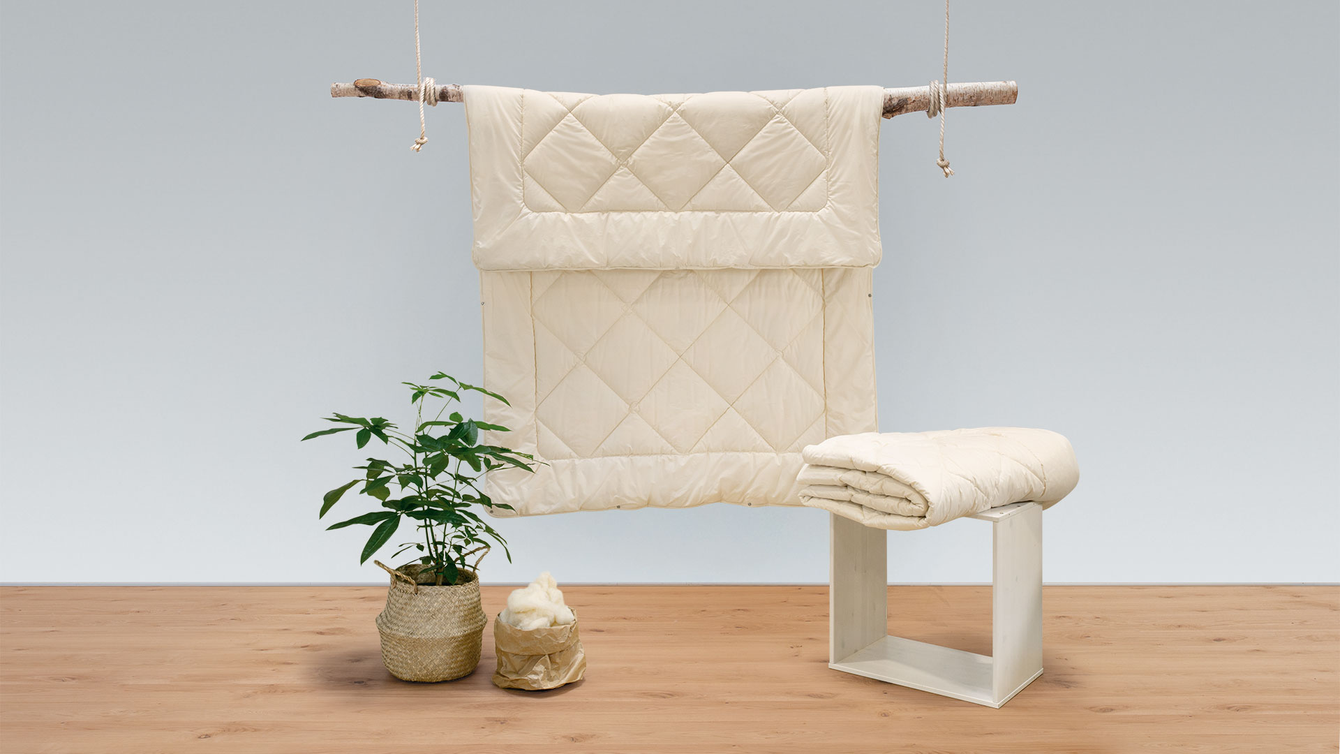 4-Jahreszeiten-Bettdecke mit bauschig weicher Schafschurwolle